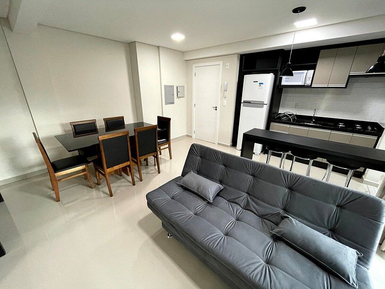 Comfortable 2-bedroom apartment balcony barbecue.