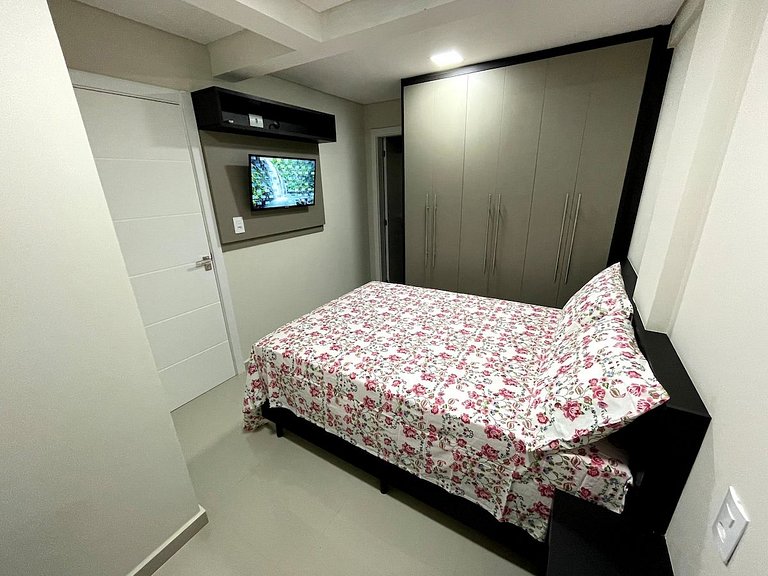 Central apartment with 2 bedrooms, garage, and washing machi