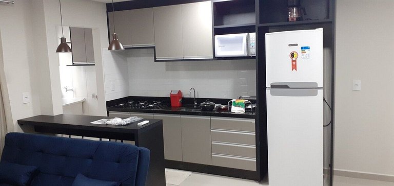 Apto central 2 quartos garagem e máquina de lavar