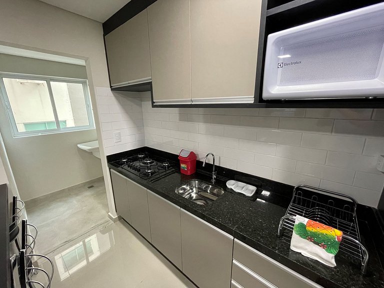 Apto central 2 quartos garagem e máquina de lavar