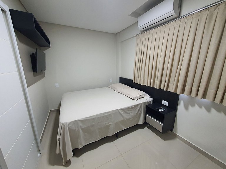 Comfortable 2-bedroom apartment balcony barbecue.