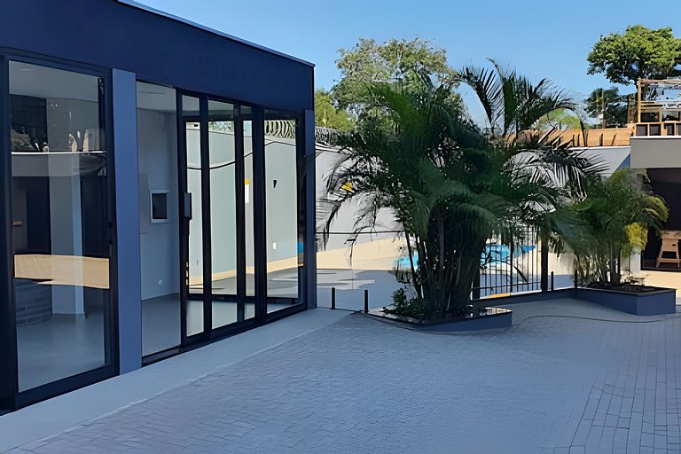 Ap novo 02 quartos/garagem/piscina/ar condicionado/Smart TV/