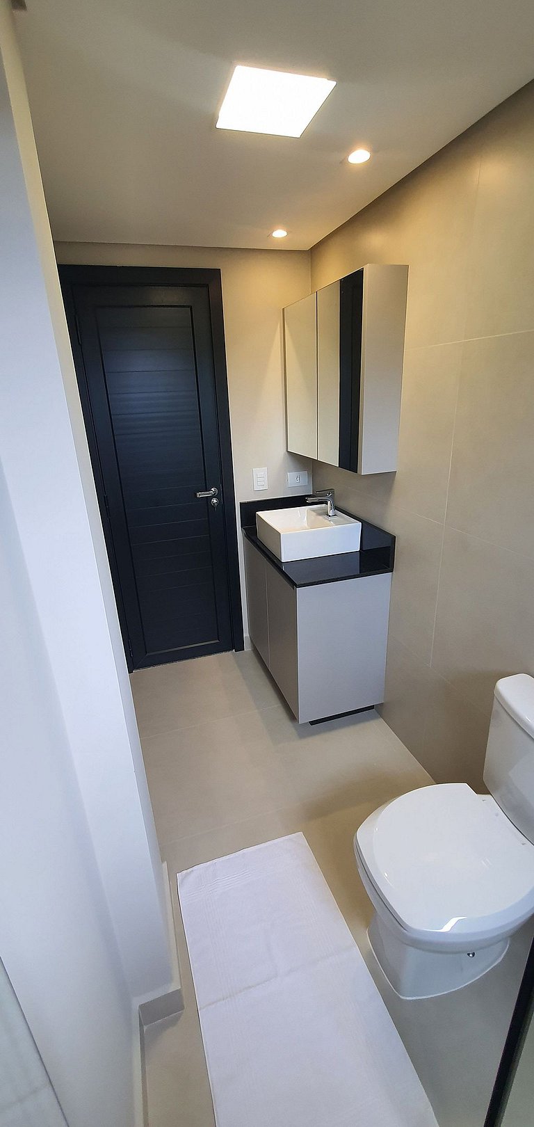 Ap novo 02 quartos/garagem/piscina/ar condicionado/Smart TV/