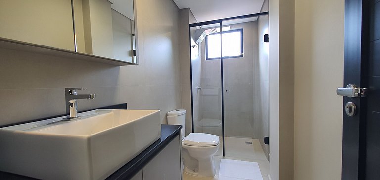 Ap novo 02 quartos/garagem/piscina/ar condicionado/Smart TV/