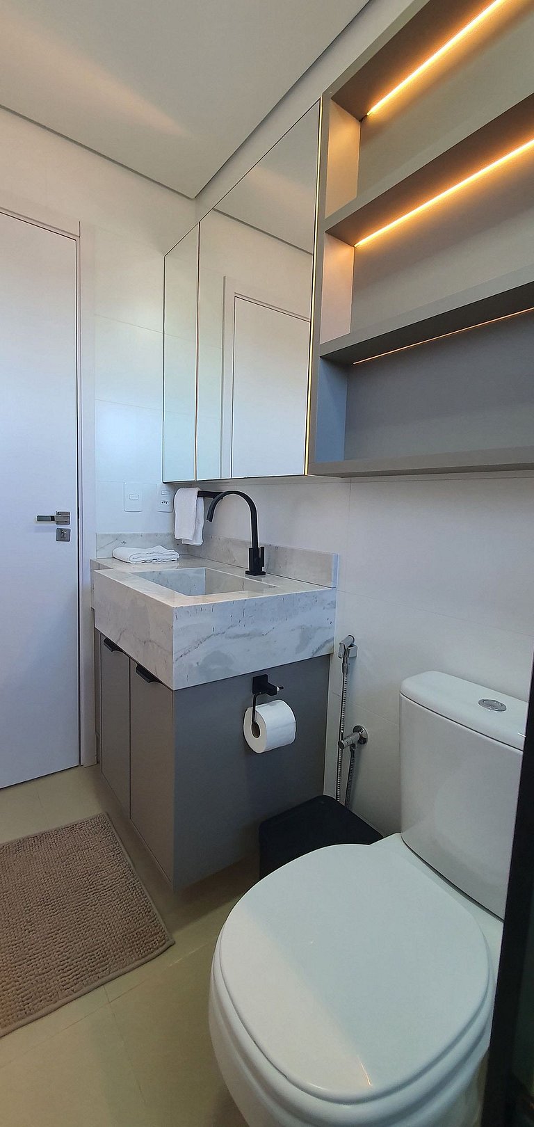 Apto novo 2 quartos 2 banheiros garagem e varanda