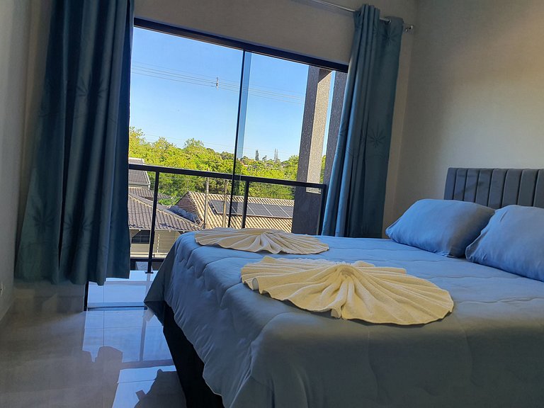 Casa de Alto Padrão com 5 Suítes e Piscina