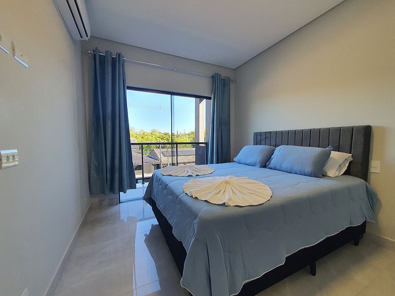 Casa de Alto Padrão com 5 Suítes e Piscina