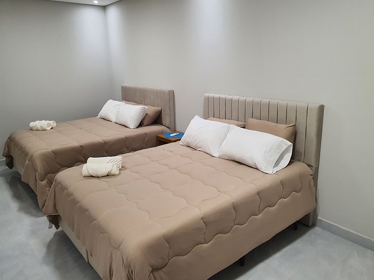 Casa de Alto Padrão com 5 Suítes e Piscina