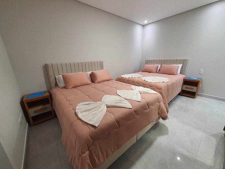 Casa de Alto Padrão com 5 Suítes e Piscina