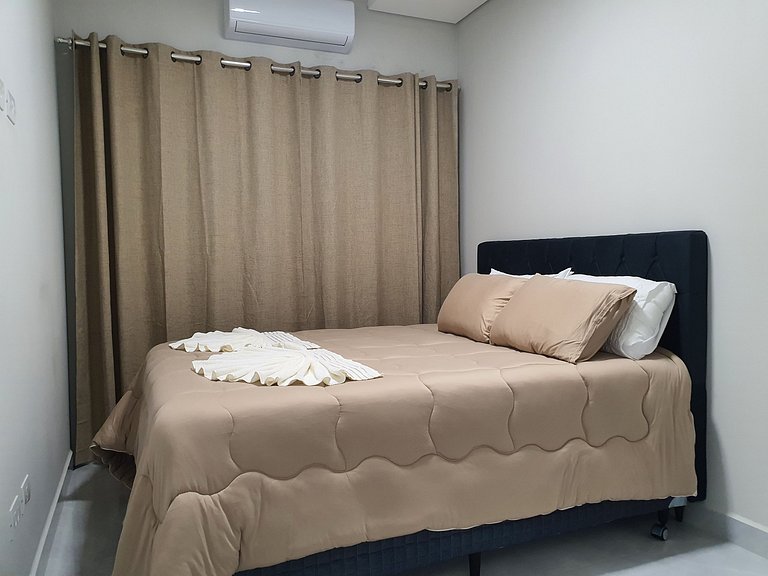 Casa de Alto Padrão com 5 Suítes e Piscina