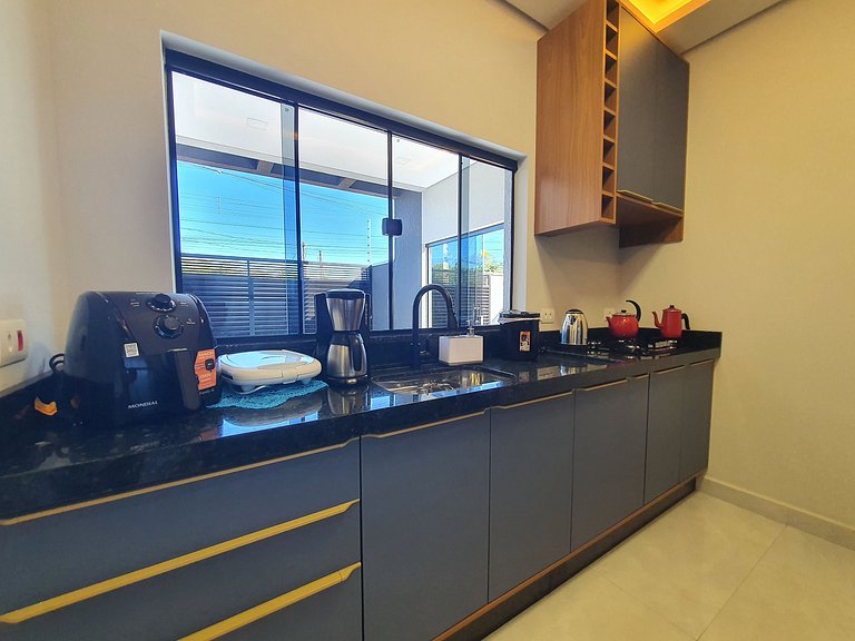 Casa de Alto Padrão com 5 Suítes e Piscina