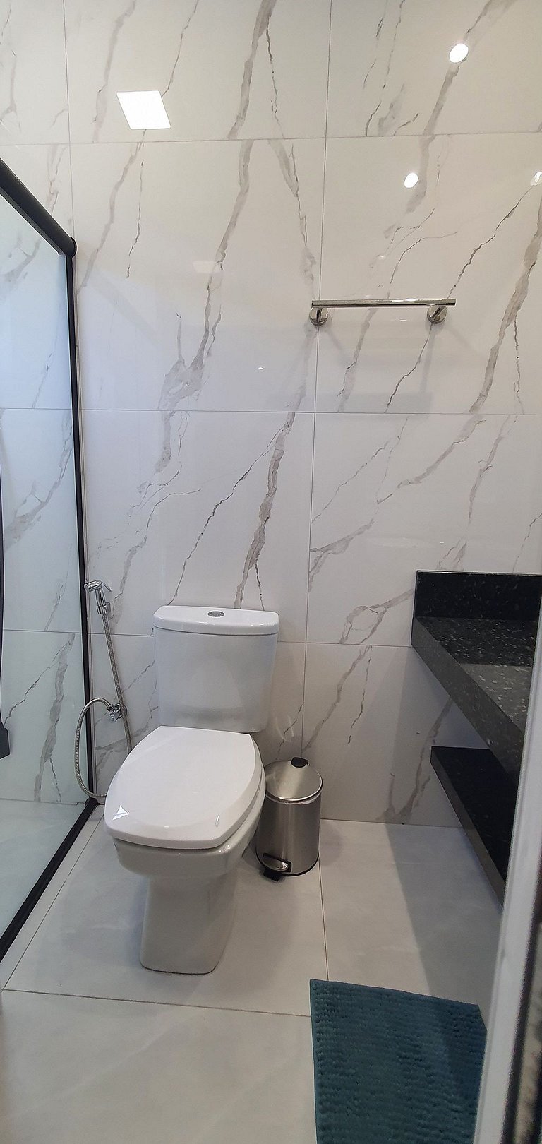 Casa de Alto Padrão com 5 Suítes e Piscina