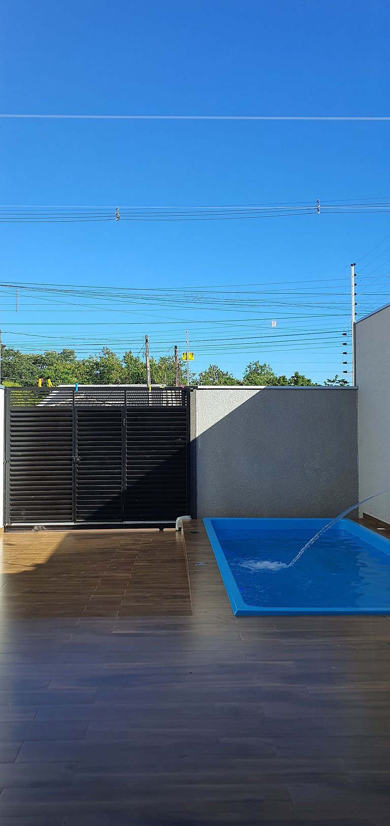 Casa de Alto Padrão com 5 Suítes e Piscina