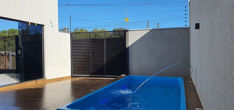 Casa de Alto Padrão com 5 Suítes e Piscina