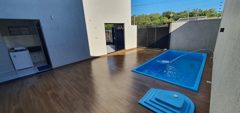 Casa de Alto Padrão com 5 Suítes e Piscina