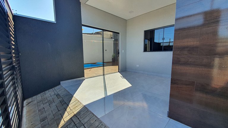 Casa de Alto Padrão com 5 Suítes e Piscina