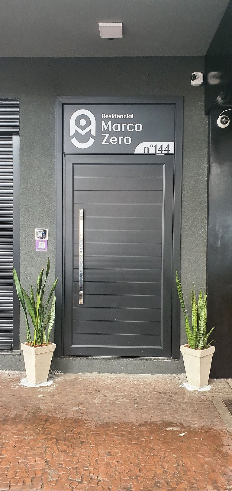 Ap novo central e seguro em Foz