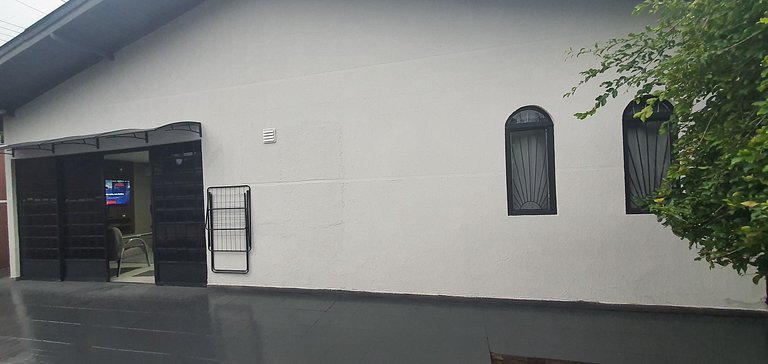 Casa da Neusa com garagem, próxima a tudo em Foz