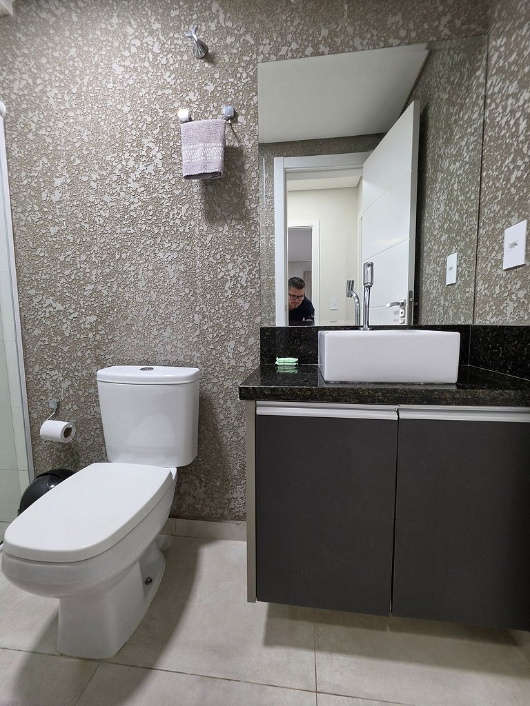 Central apartment with 2 bedrooms, garage, and washing machi